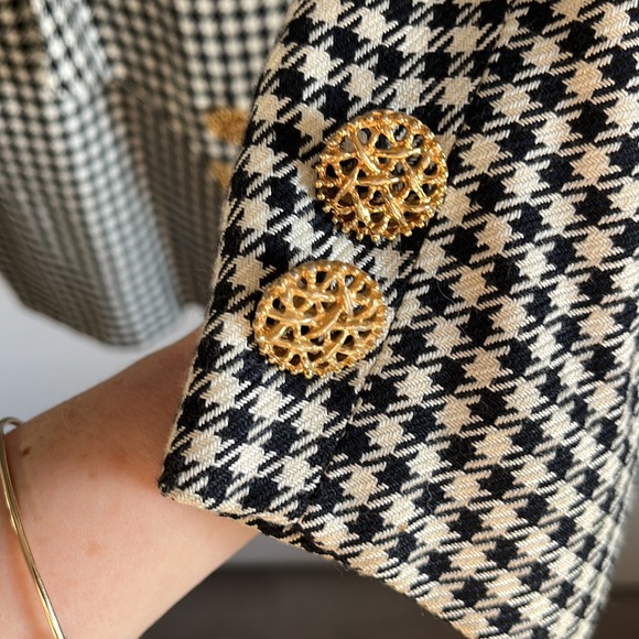 Vintage houndstooth wool blazer with gold hardware - Made in 🇨🇦 - Picture 5 of 6